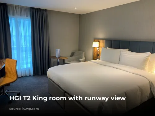 HGI T2 King room with runway view